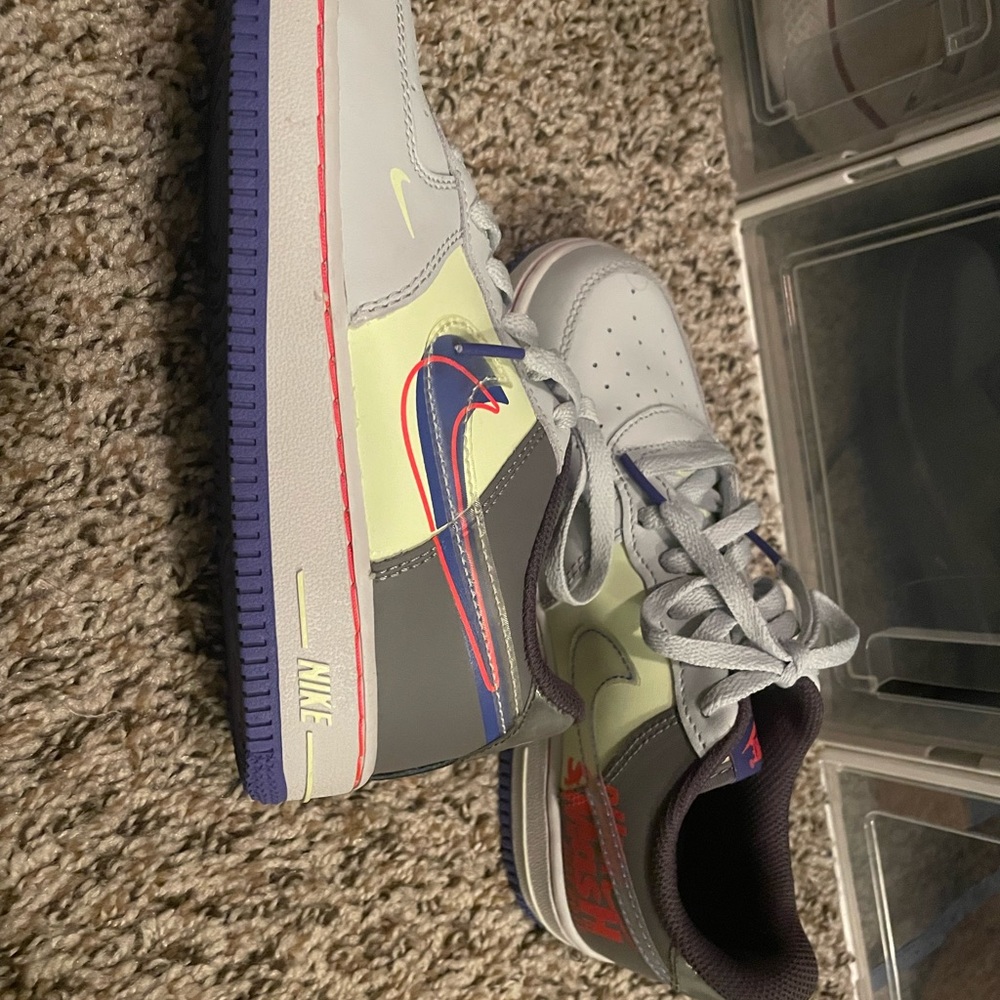 Sneakers - Picture 2 of 3